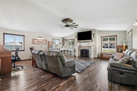 306 4th Avenue Van Horne IA 52346