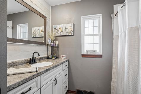 306 4th Avenue Van Horne IA 52346