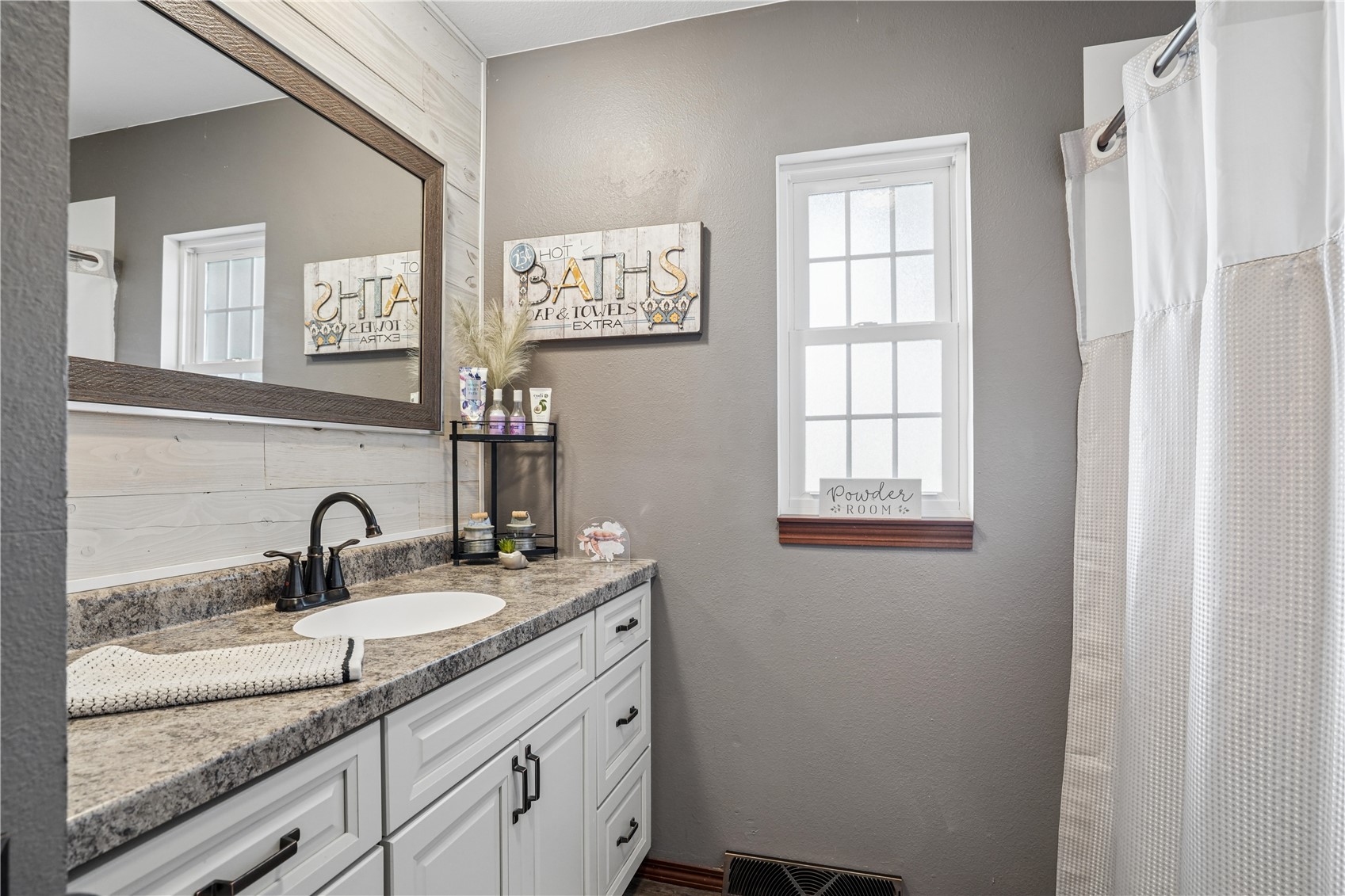 306 4th Avenue Van Horne IA 52346