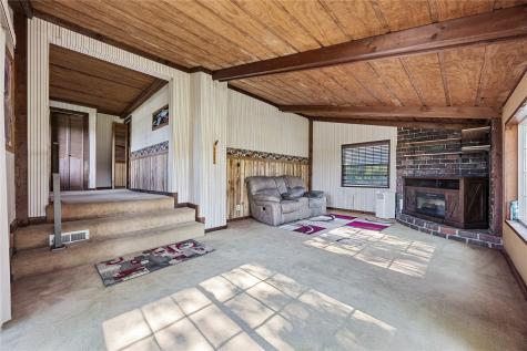 1690 140th Street NW Swisher IA 52338