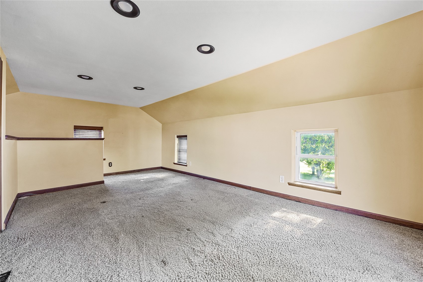 1690 140th Street NW Swisher IA 52338