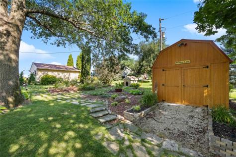 1690 140th Street NW Swisher IA 52338