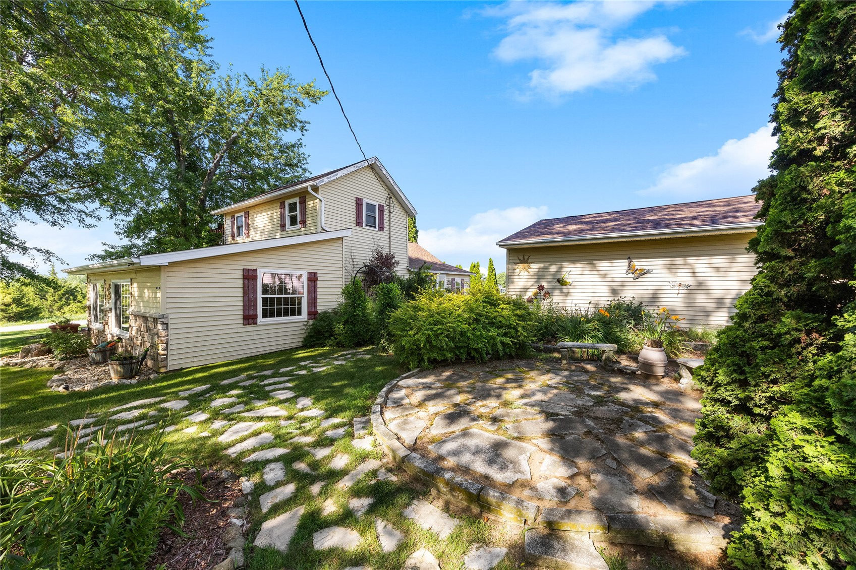 1690 140th Street NW Swisher IA 52338