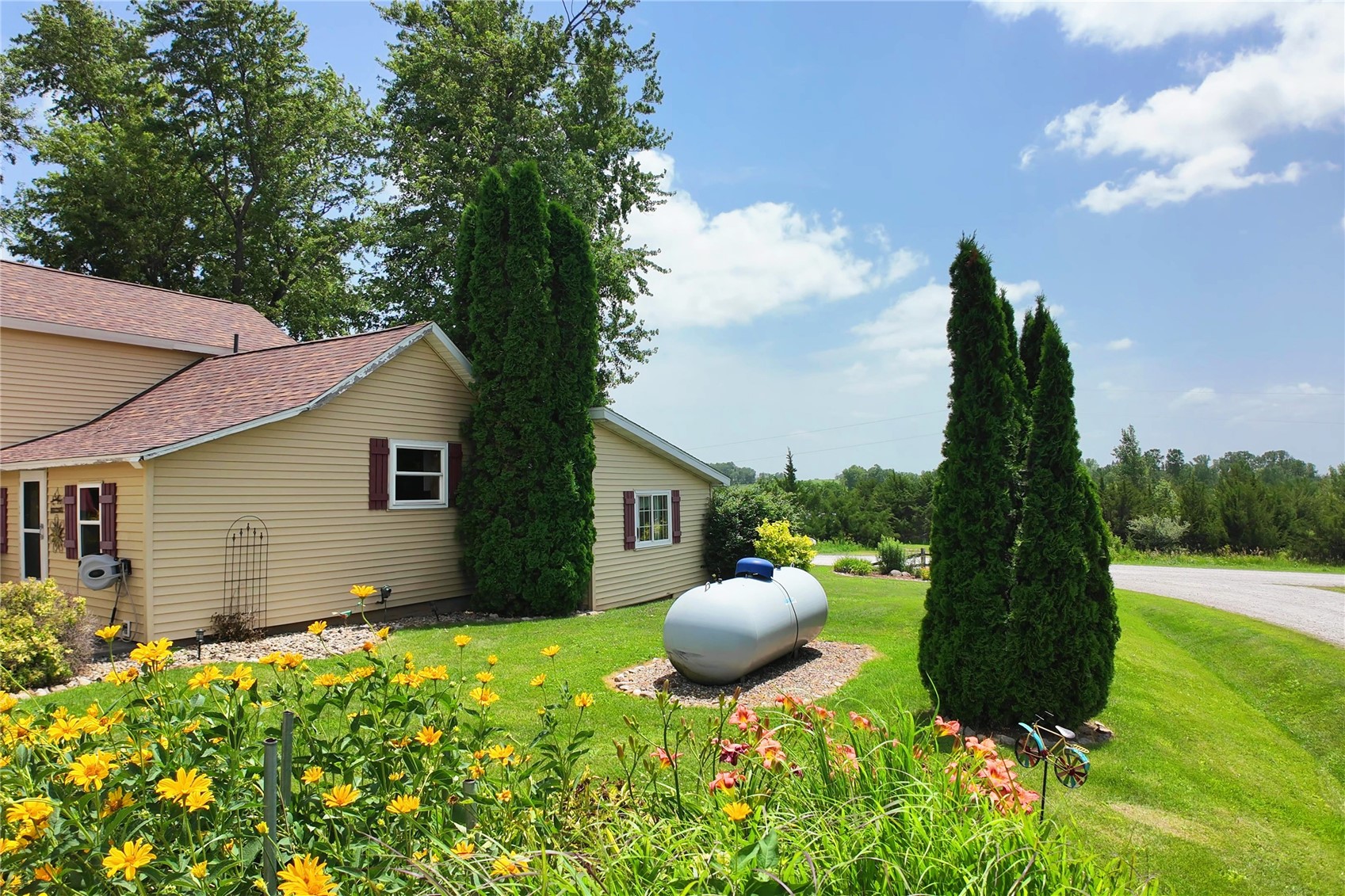 1690 140th Street NW Swisher IA 52338