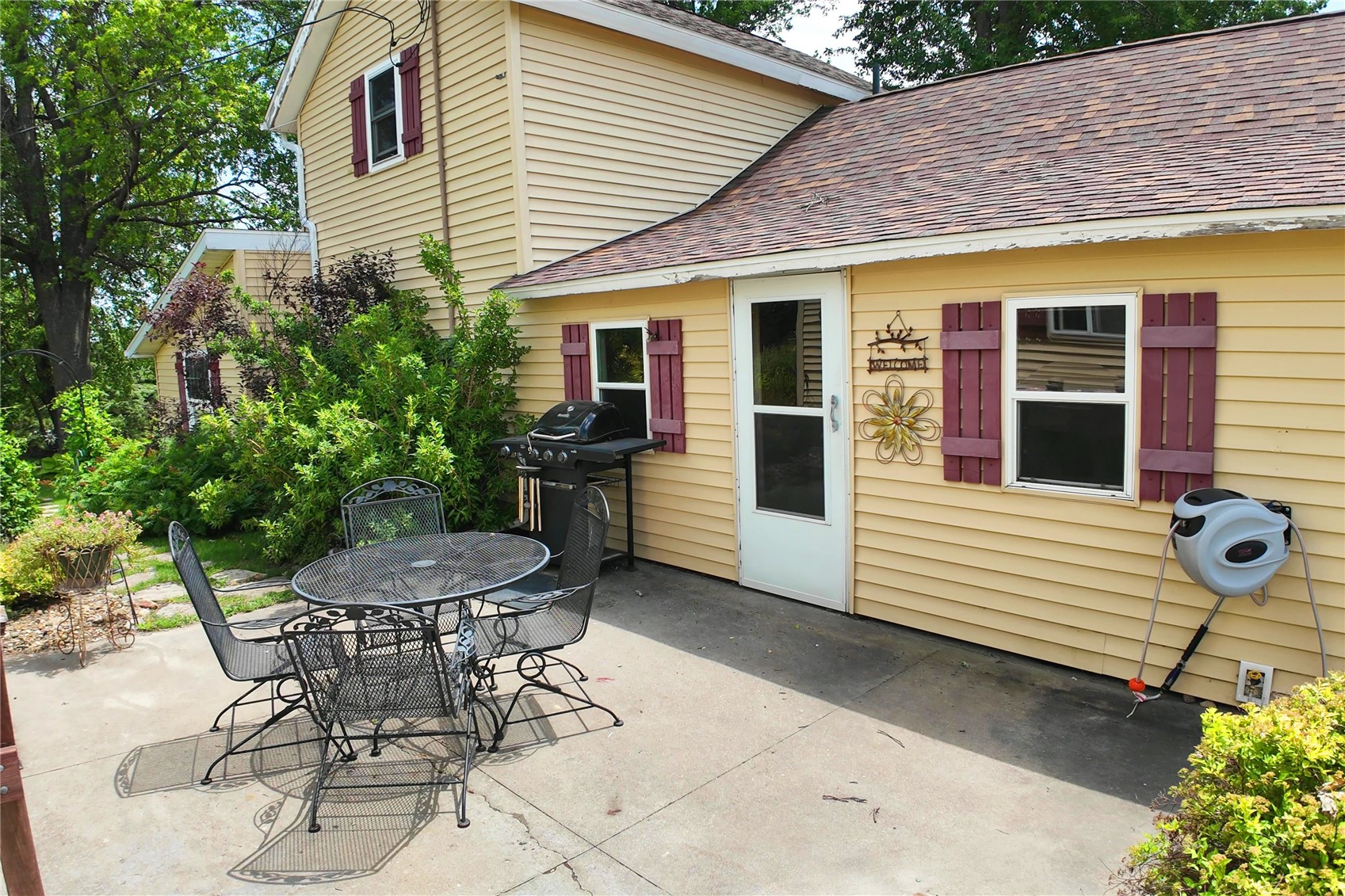1690 140th Street NW Swisher IA 52338