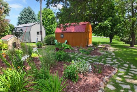 1690 140th Street NW Swisher IA 52338