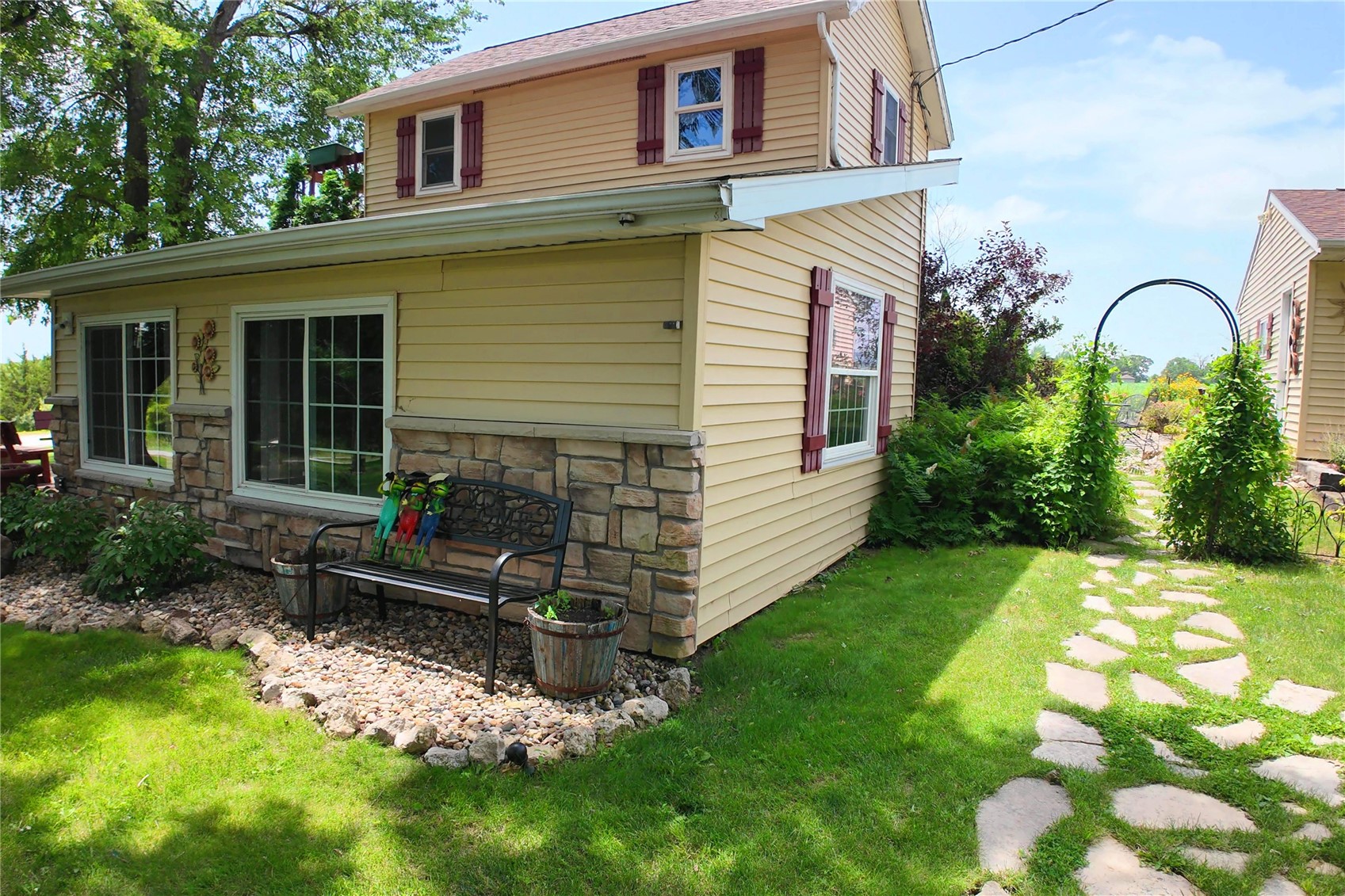 1690 140th Street NW Swisher IA 52338
