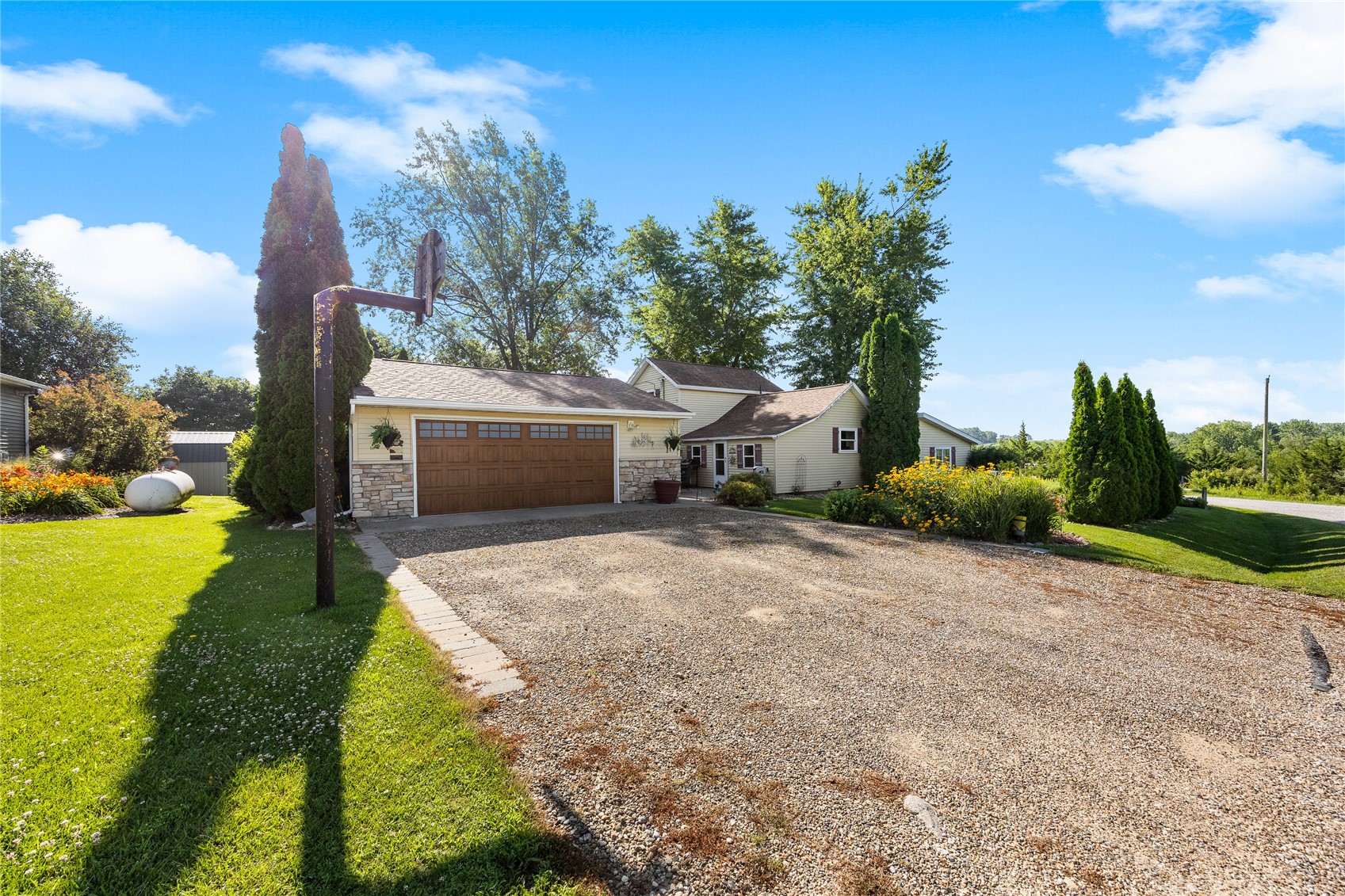 1690 140th Street NW Swisher IA 52338