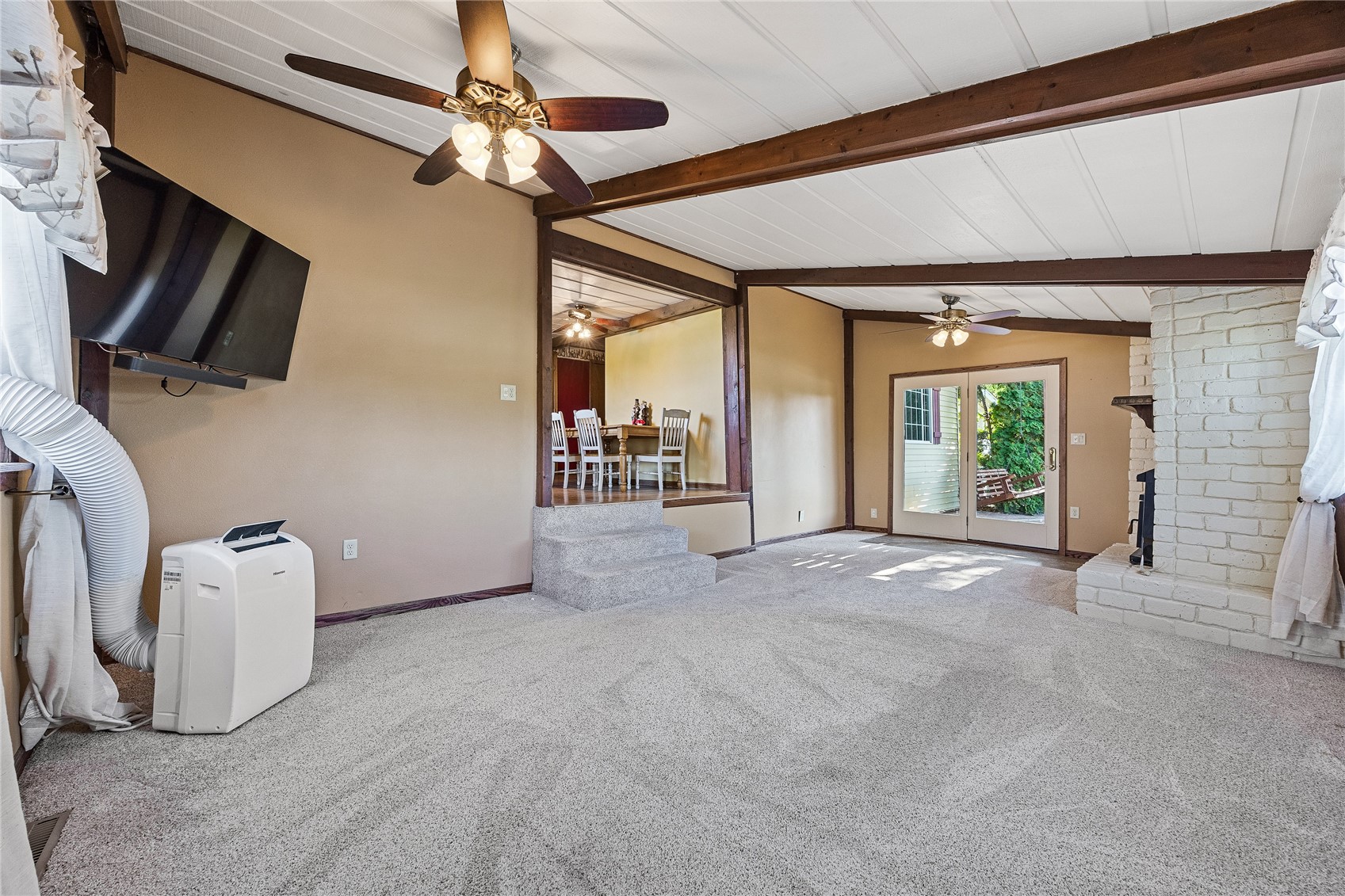 1690 140th Street NW Swisher IA 52338