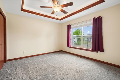 5601 Ruhd Street SW Cedar Rapids IA 52404