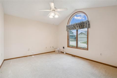 310 Mc Kinsie Court NE Cedar Rapids IA 52402