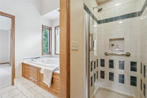 310 Mc Kinsie Court NE Cedar Rapids IA 52402