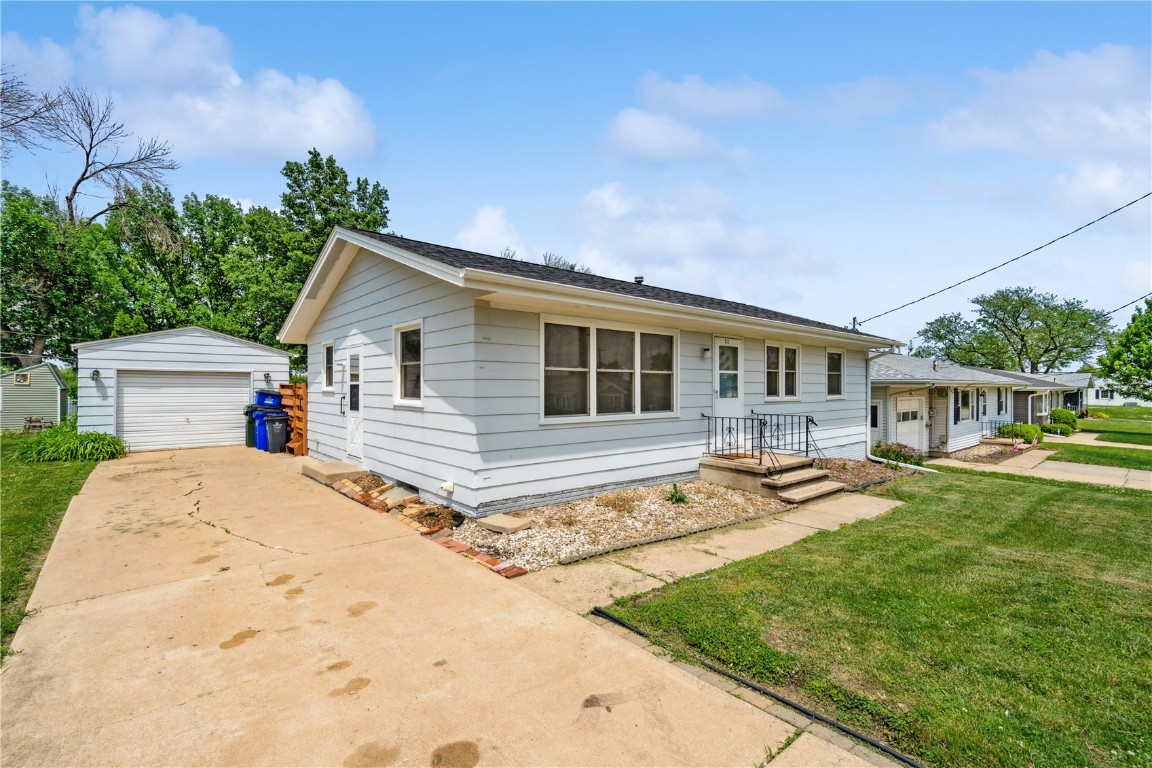 32 29th Avenue SW Cedar Rapids IA 52404