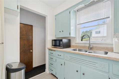 32 29th Avenue SW Cedar Rapids IA 52404