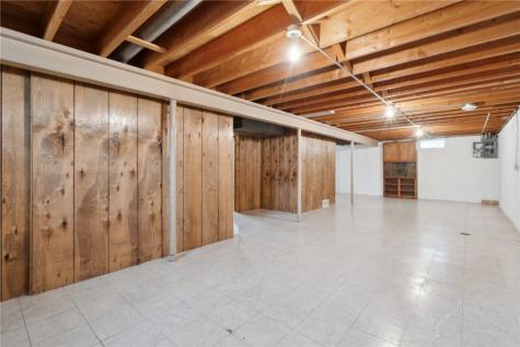 32 29th Avenue SW Cedar Rapids IA 52404