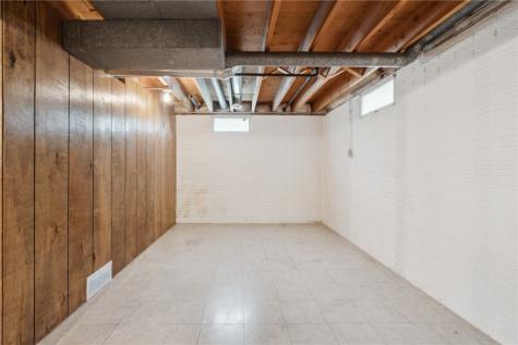 32 29th Avenue SW Cedar Rapids IA 52404