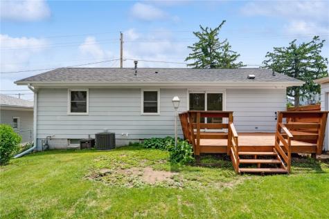 32 29th Avenue SW Cedar Rapids IA 52404