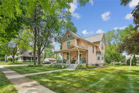 617 7th Street NW Mt Vernon IA 52314
