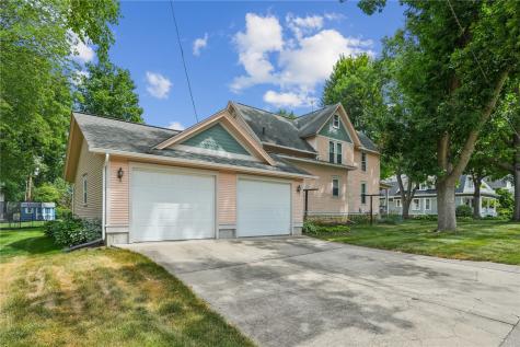 617 7th Street NW Mt Vernon IA 52314