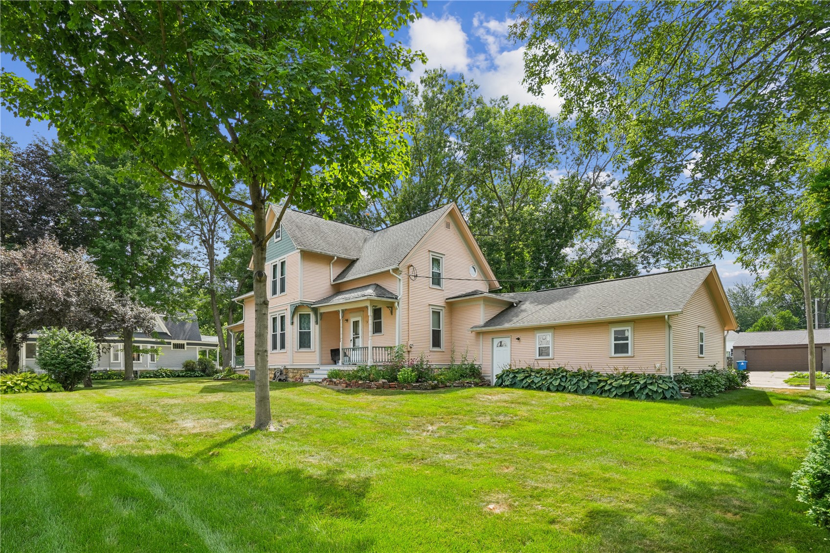 617 7th Street NW Mt Vernon IA 52314