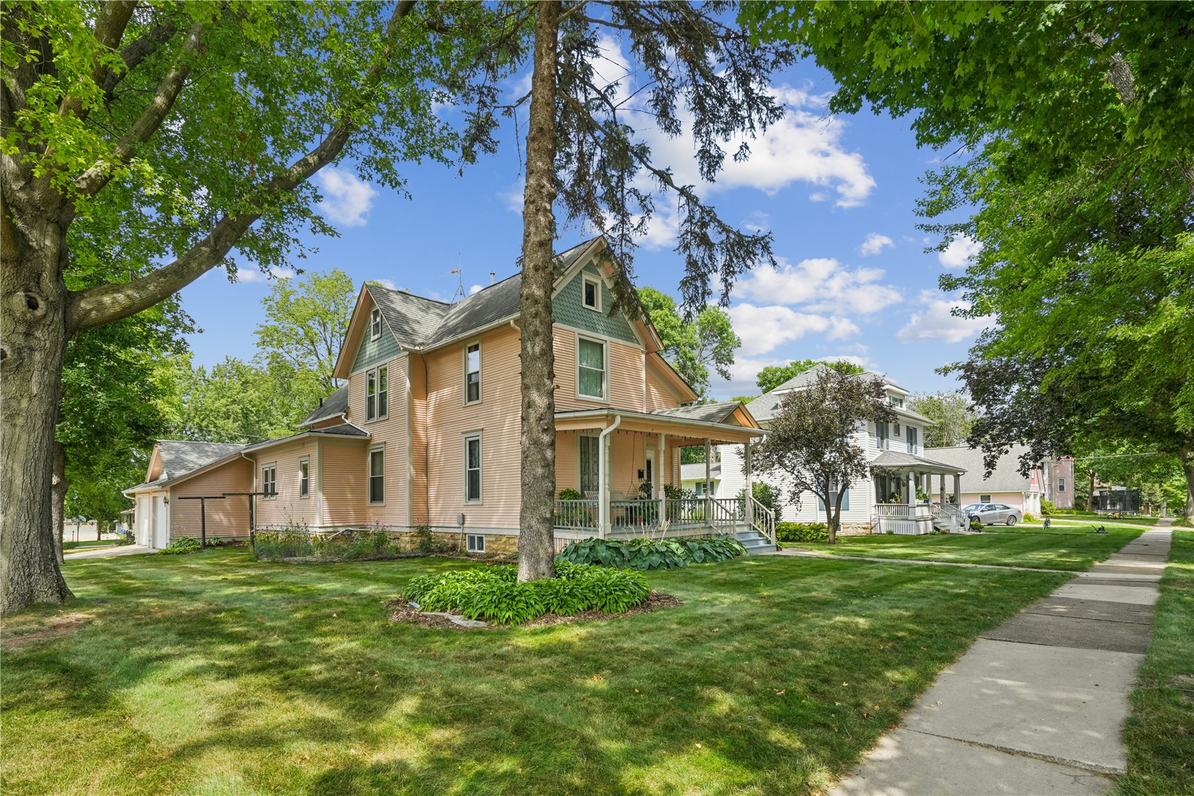 617 7th Street NW Mt Vernon IA 52314