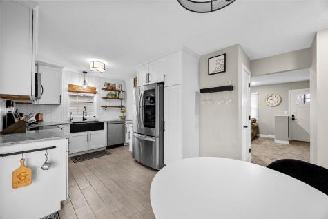 2400 Victoria Drive SW Cedar Rapids IA 52404
