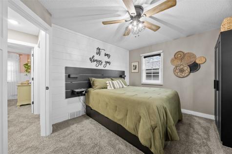 2400 Victoria Drive SW Cedar Rapids IA 52404