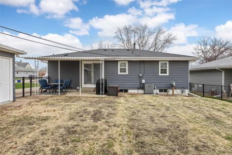 2400 Victoria Drive SW Cedar Rapids IA 52404