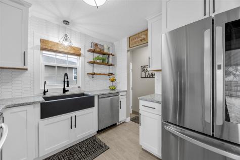 2400 Victoria Drive SW Cedar Rapids IA 52404