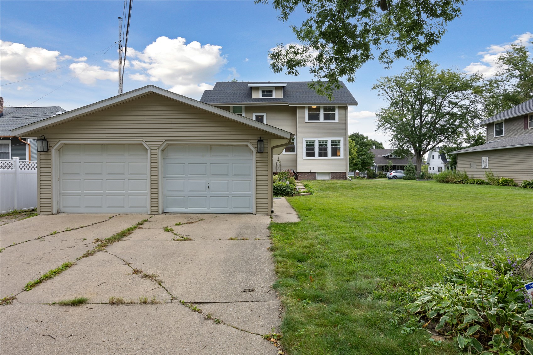 2323 Upland Drive SE Cedar Rapids IA 52403