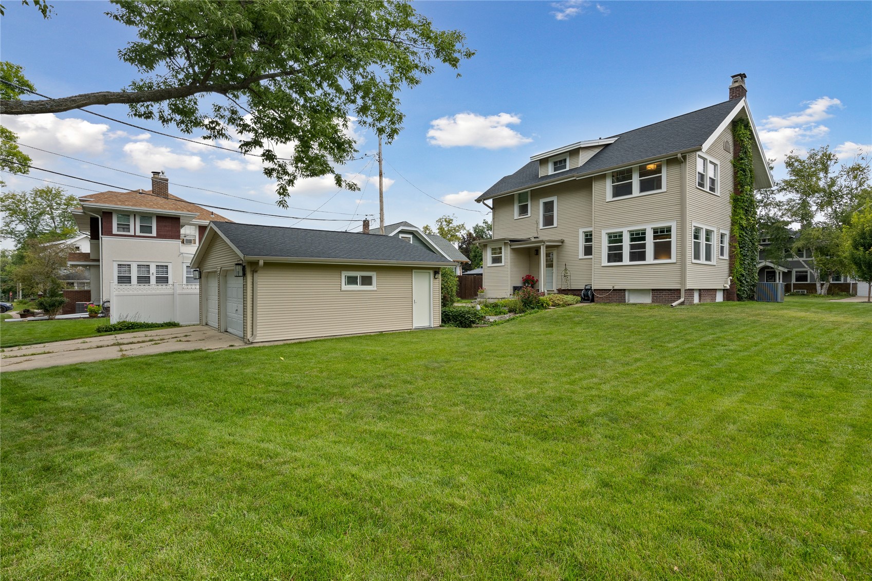 2323 Upland Drive SE Cedar Rapids IA 52403