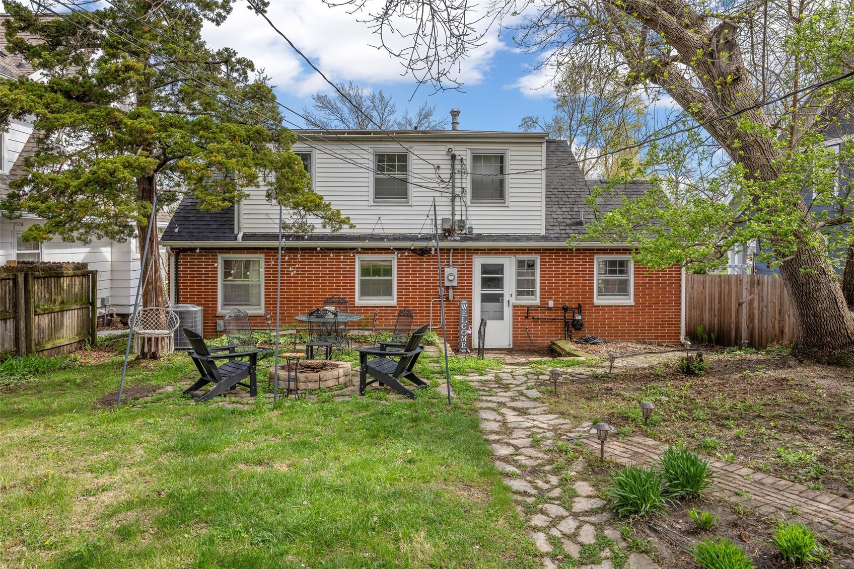 2253 Meadowbrook Drive SE Cedar Rapids IA 52403