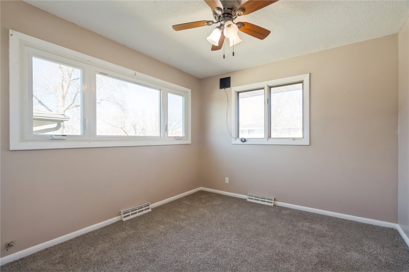 158 32nd Street NW Cedar Rapids IA 52405