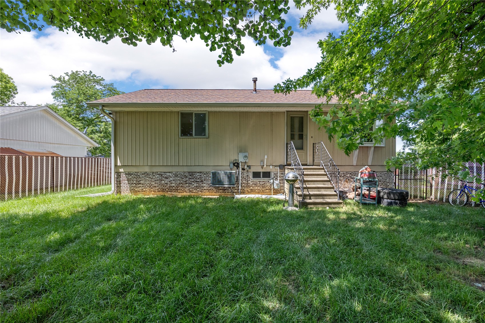 3401 Ardsley Lane SW Cedar Rapids IA 52404