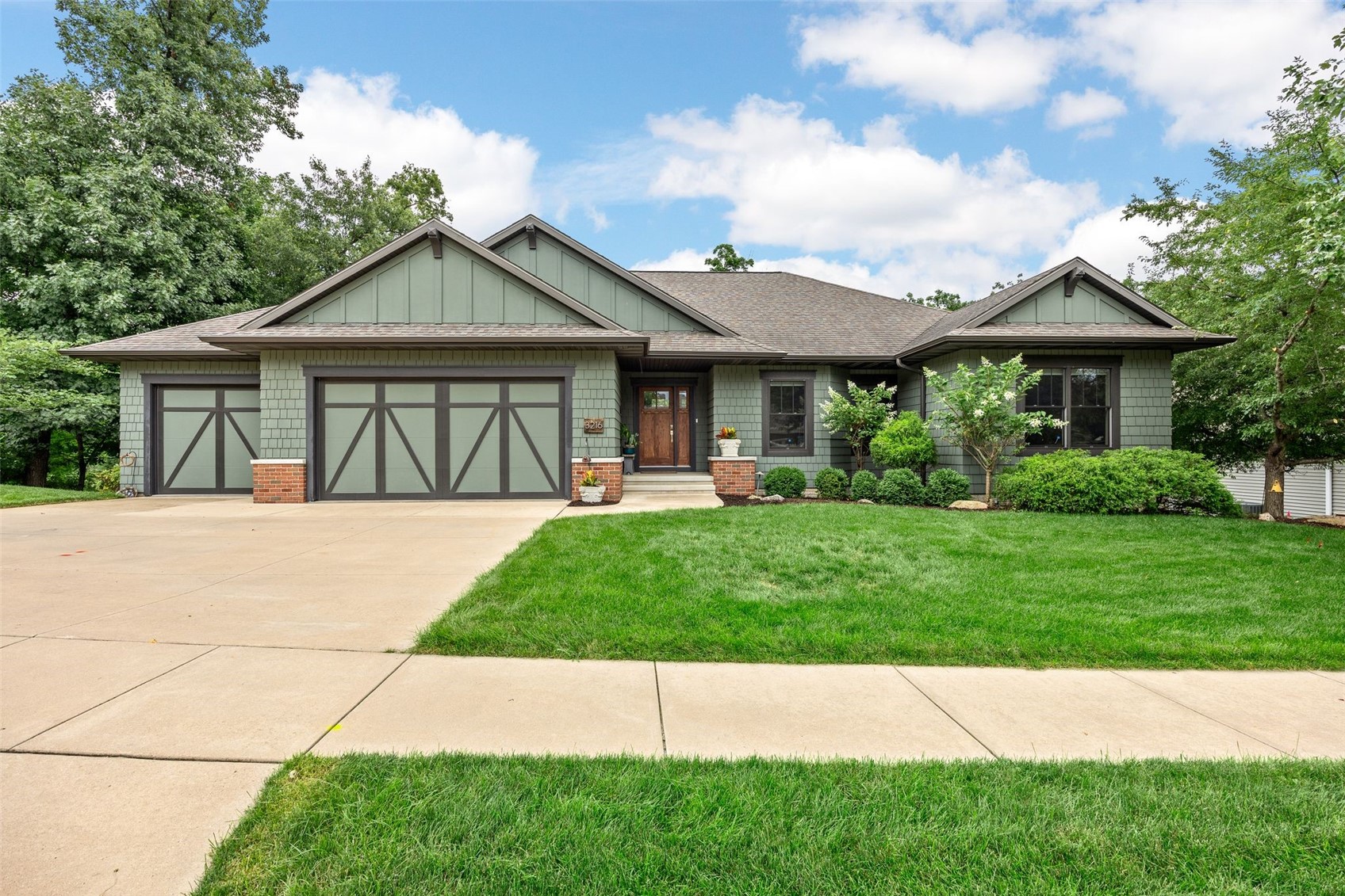 3216 Rimrock NE Cedar Rapids IA 52402