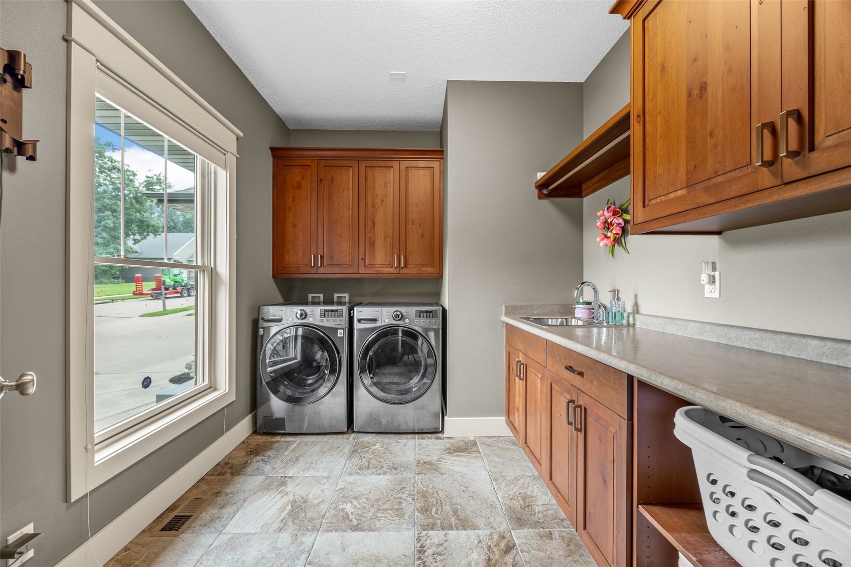 3216 Rimrock NE Cedar Rapids IA 52402