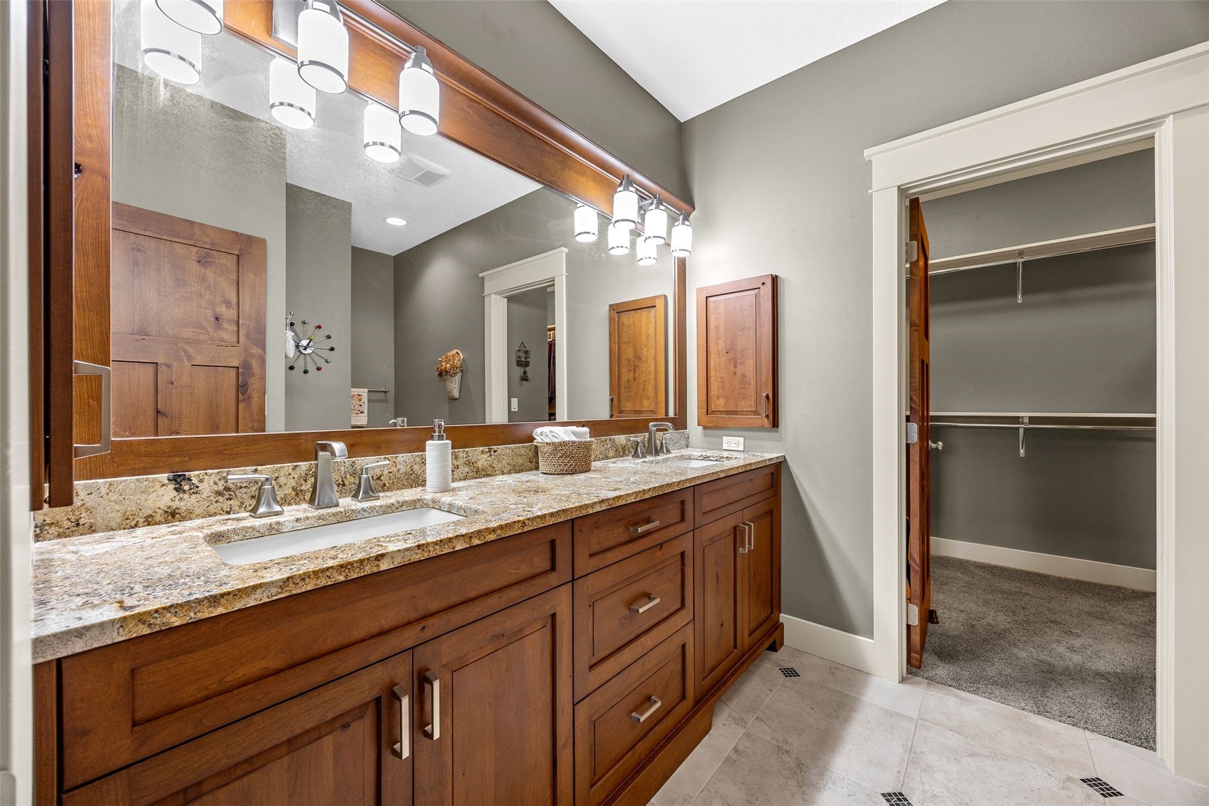 3216 Rimrock NE Cedar Rapids IA 52402