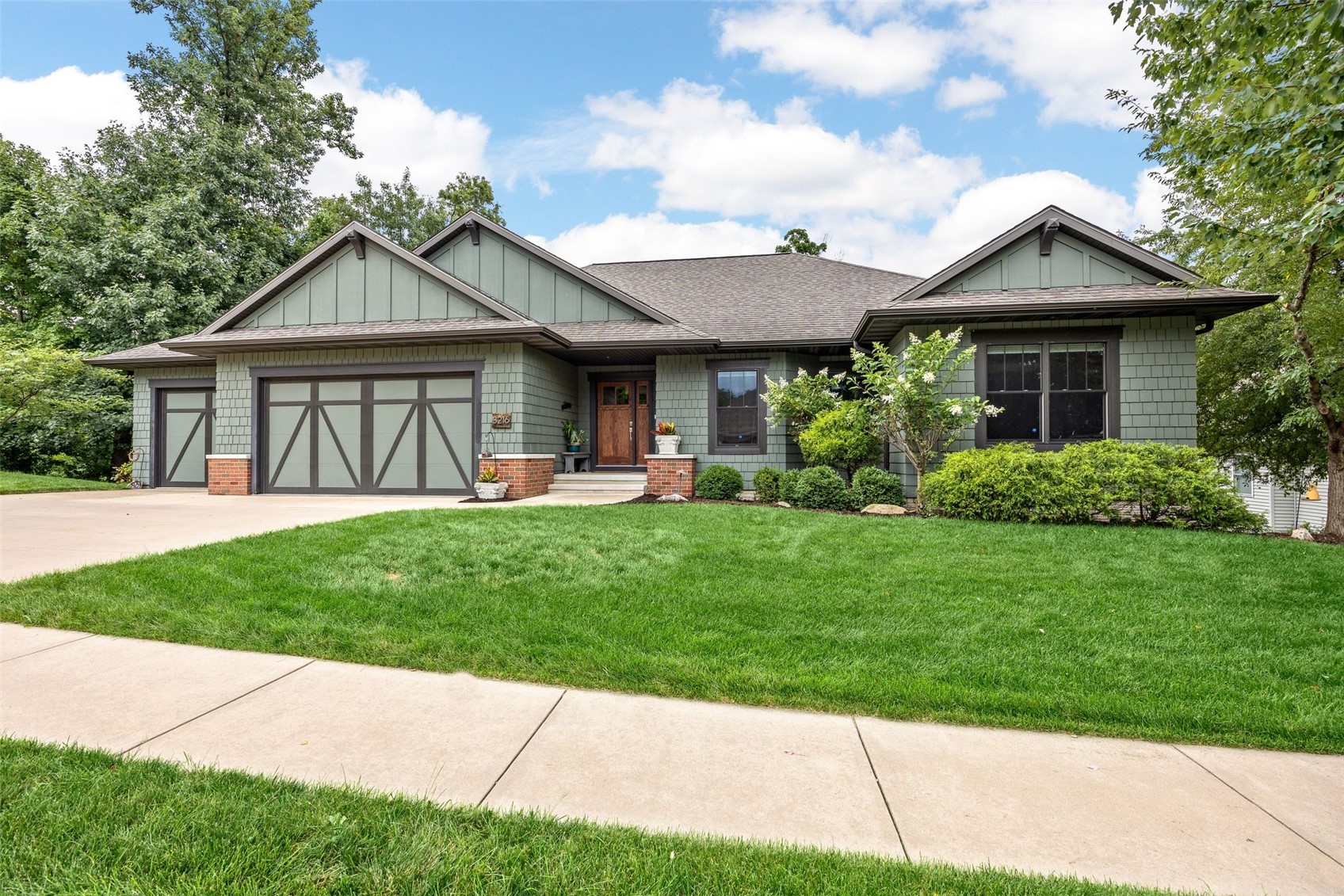 3216 Rimrock NE Cedar Rapids IA 52402