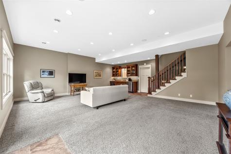 3216 Rimrock NE Cedar Rapids IA 52402