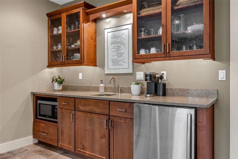 3216 Rimrock NE Cedar Rapids IA 52402