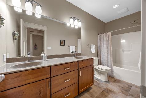 3216 Rimrock NE Cedar Rapids IA 52402