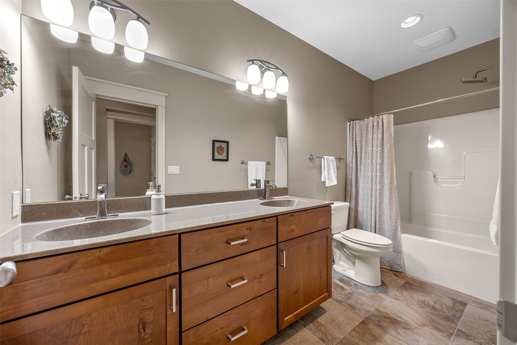 3216 Rimrock NE Cedar Rapids IA 52402