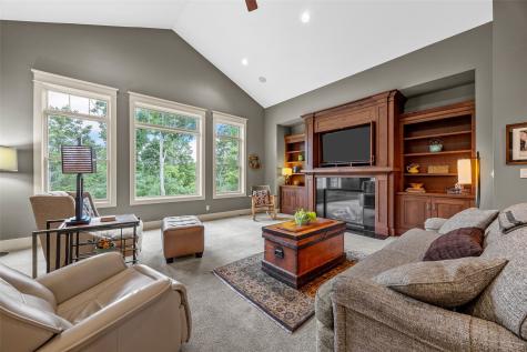 3216 Rimrock NE Cedar Rapids IA 52402