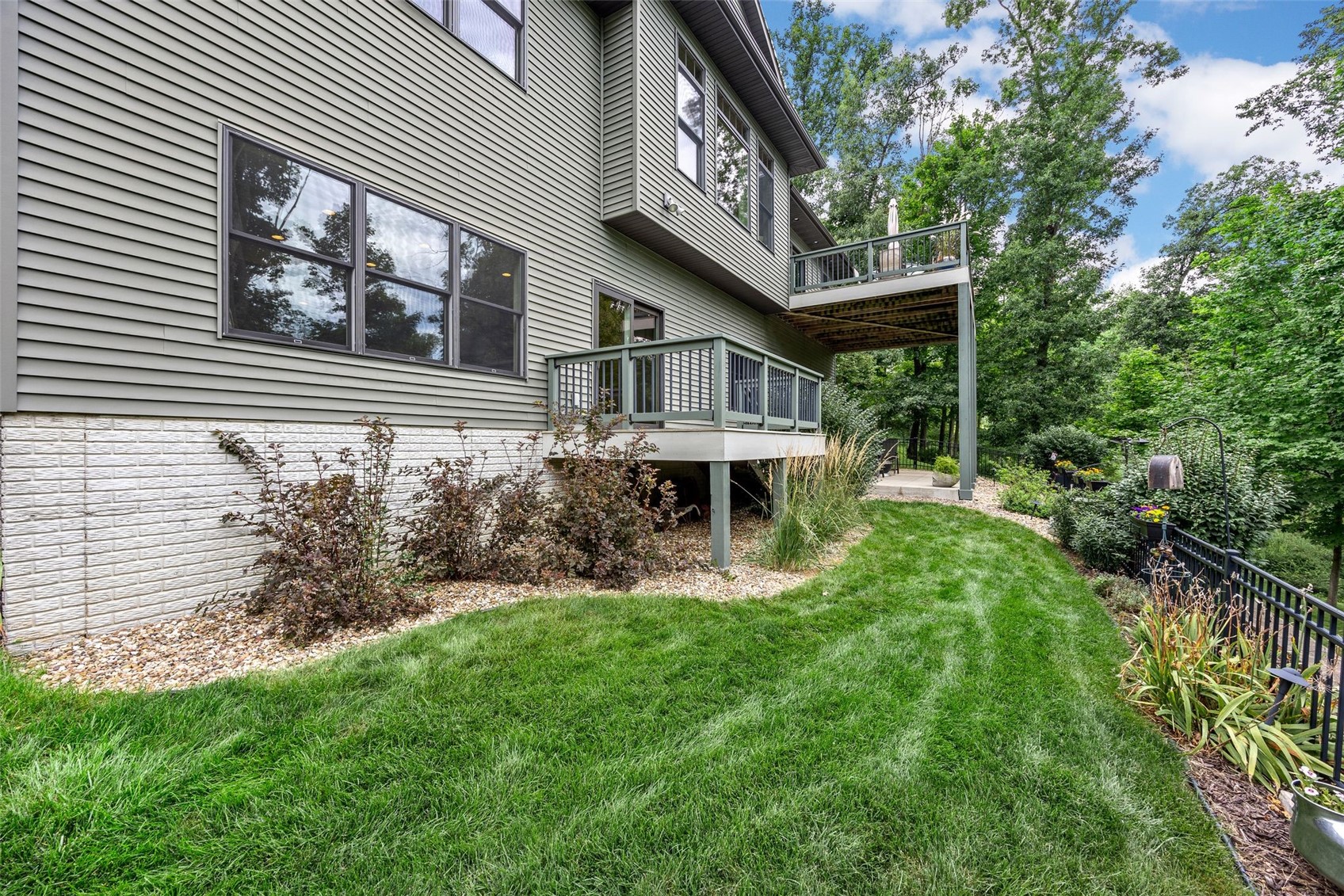 3216 Rimrock NE Cedar Rapids IA 52402