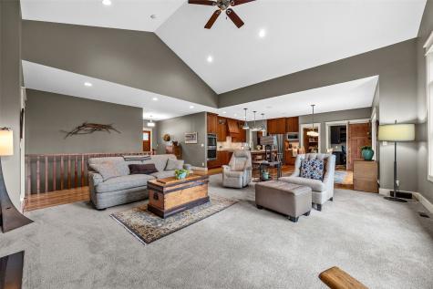 3216 Rimrock NE Cedar Rapids IA 52402