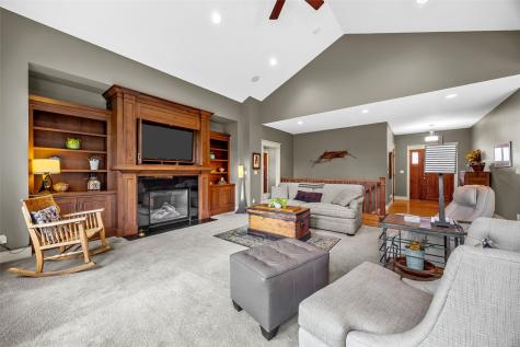 3216 Rimrock NE Cedar Rapids IA 52402