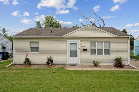 2128 8th Avenue SW Cedar Rapids IA 52404