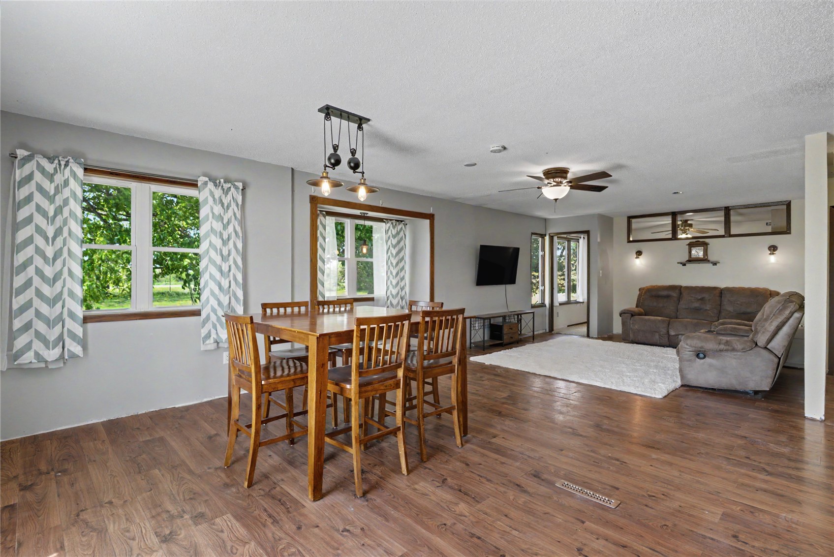 7850 20th Avenue Blairstown IA 52209