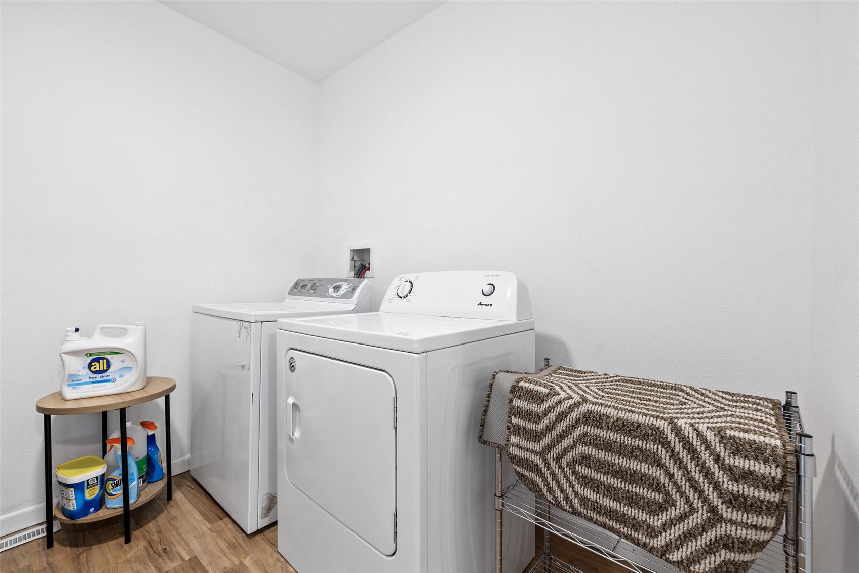 100 3rd Avenue Newhall IA 52315