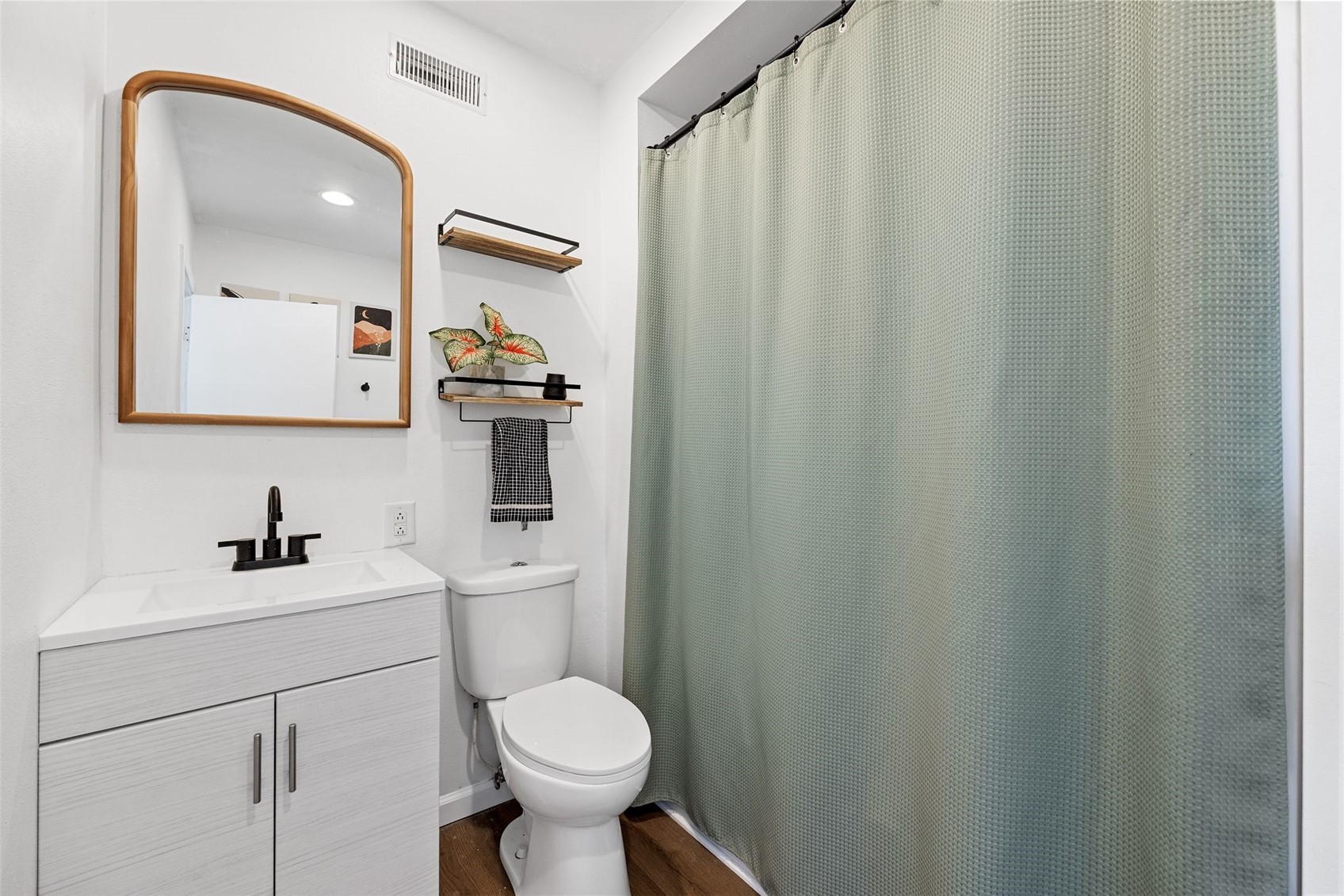 100 3rd Avenue Newhall IA 52315